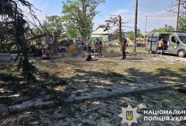 У Яровій на Донеччині кількість загиблих після російського удару зросла до 23. Ще 18 поранені, більшість жертв — пенсіонери, повідомила влада.