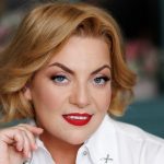 Наталія Холоденко вийшла на червону доріжку Венеційського кінофестивалю у сукні Zimmermann вартістю 223 тисячі гривень, що спричинило бурхливе обговорення.