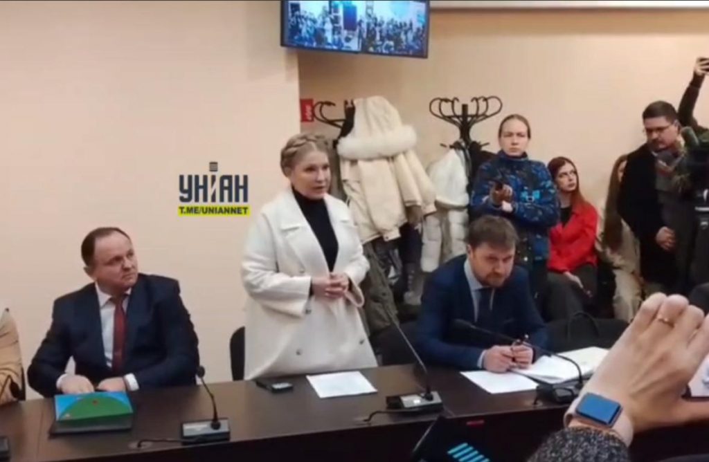 Юлія Тимошенко у ВАКС заявила, що оприлюдненої НАБУ розмови не існувало. Суд обирає запобіжний захід, прокурор просить 50 млн грн застави
