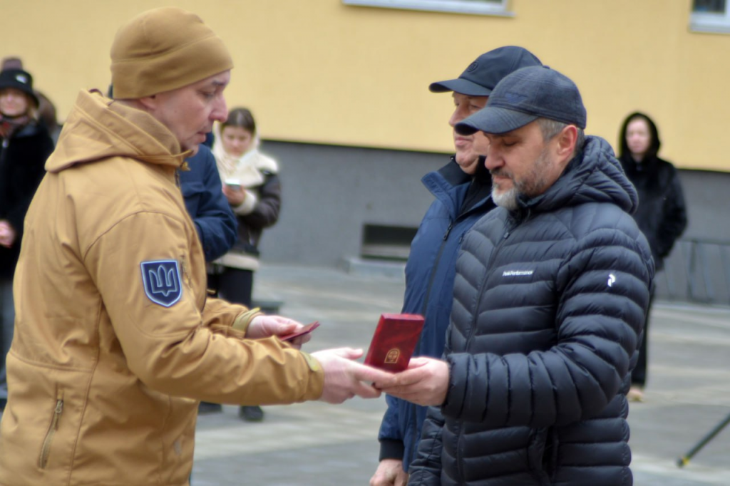 У Кропивницькому відзначили День Соборності України біля пам’ятника Винниченку