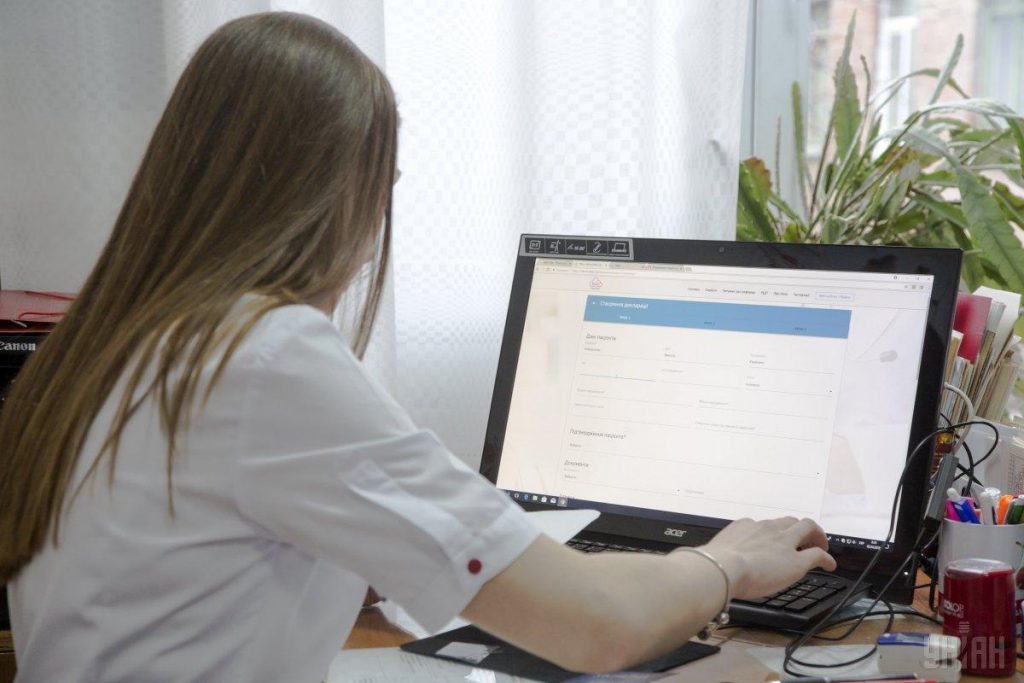 Українці можуть оформити або змінити декларацію з лікарем онлайн через електронний кабінет пацієнта без відвідування медзакладу.
