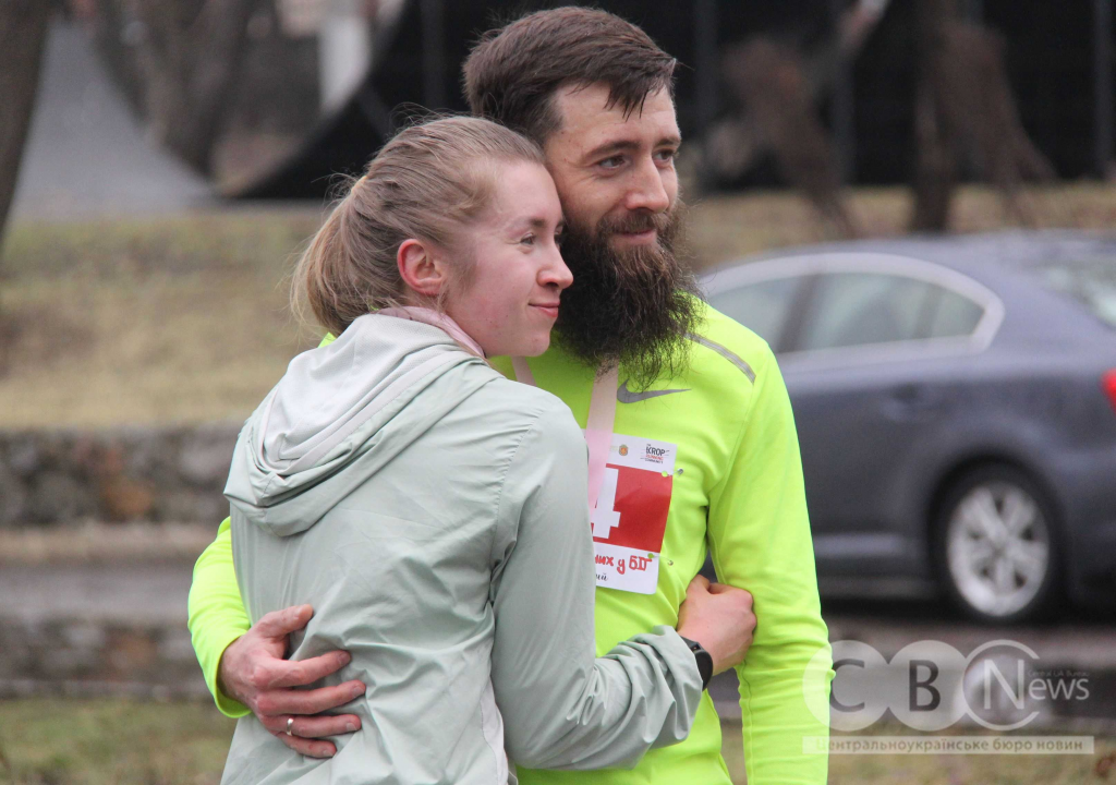 «Забіг закоханих у біг» провели у Кропивницькому: зібрані кошти спрямують військовим
