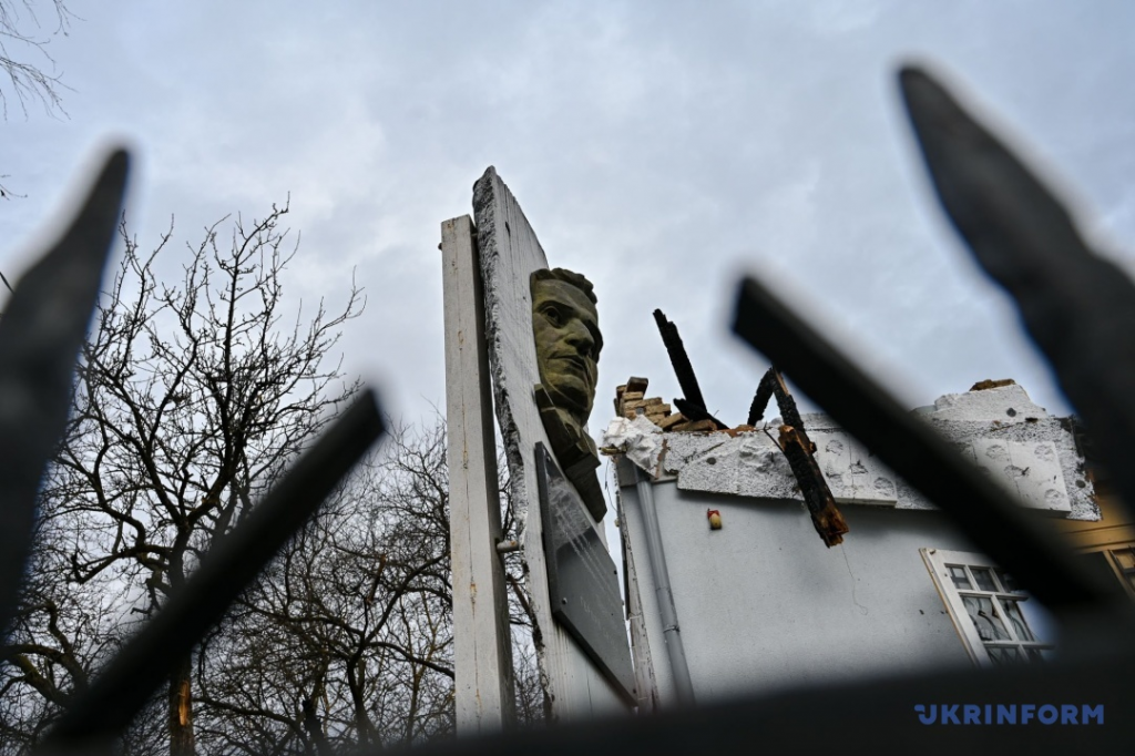 Четверта річниця повномасштабного вторгнення 2026: втрати сторін, обміни полоненими та масштаби руйнувань