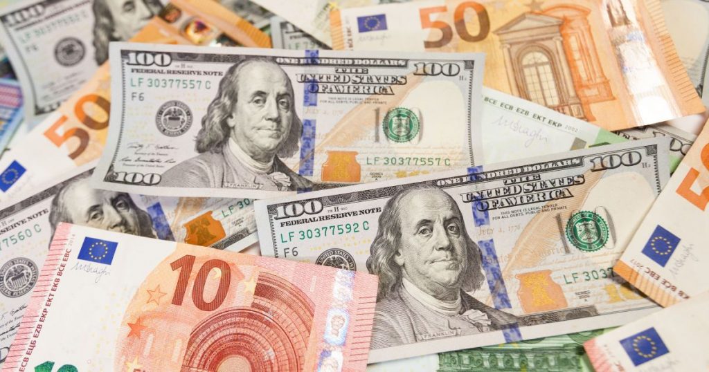 Курс валют НБУ на 23 березня: долар подешевшав до 43,82 грн, євро зріс до 50,67 грн, польський злотий — до 11,85 грн. Офіційні дані Нацбанку України