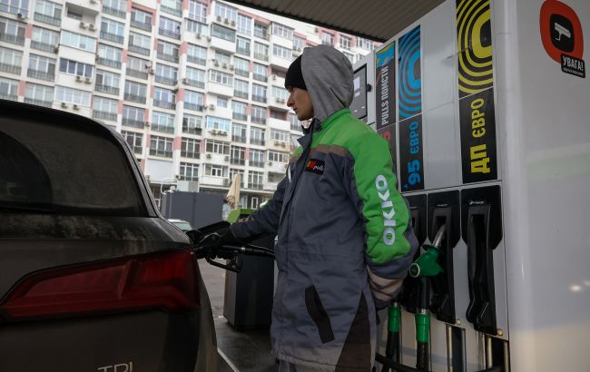 Бензин під 81 грн: актуальні ціни на АЗС і де заправитися вигідніше Ціни на пальне в Україні продовжують зростати: порівняння цін на бензин, дизель та газ у мережах АЗС станом на 4 березня 2026 року.
