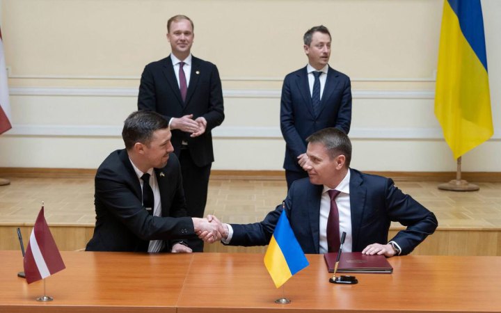 Українські водійські права визнаватимуть у Латвії Україна та Латвія підписали угоду про взаємне визнання й обмін водійських посвідчень без додаткових іспитів.