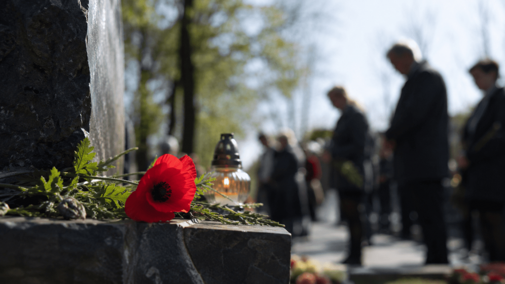 8 травня в Україні: історія, пам’ять і символи День пам’яті та перемоги 8 травня в Україні: історія дати, завершення Другої світової війни, символ червоного маку та відмінність від 9 травня