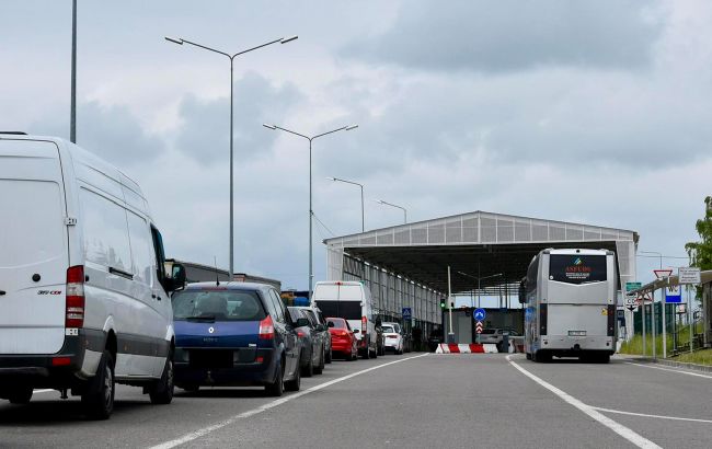 «єЧерга» з 12 травня перевіряє страховку: кого можуть зняти з черги на кордоні З 12 травня «єЧерга» перевіряє чинність «Зеленої картки». Без активної страховки запис у черзі на кордон можуть скасувати