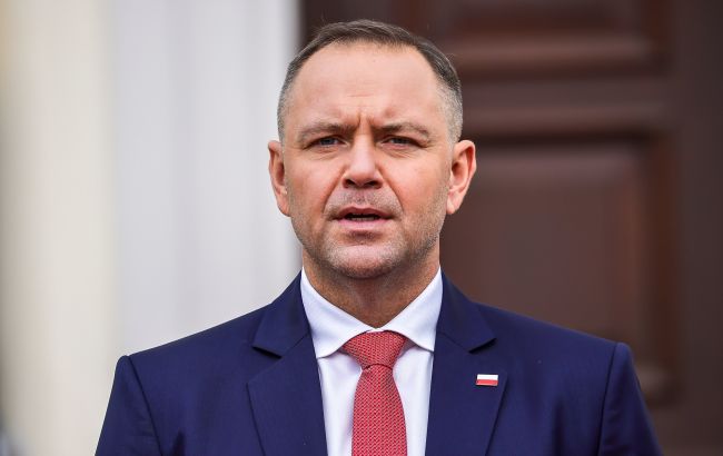Навроцький і Туск посперечалися через заяву про територію Польщі Навроцький заявив про можливість втрати території в історичному контексті. Туск відповів, що Польща не має наміру віддавати жодної частини країни.